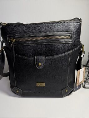 White Mountain Black Pebbled Leather Shoulder Bag with Gold Badge